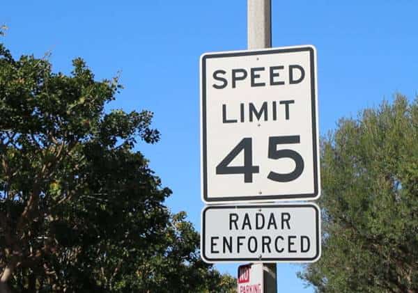 אליה וקוץ בה: המהירות המותרת בכבישי לוס אנג'לס תעלה, אך גם כמות דוחות המשטרה