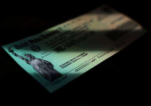 משפחות רבות המתינו לצ'ק כספי הסיוע: לרוע מזלם לתושב ניו יורק היו תכניות אחרות