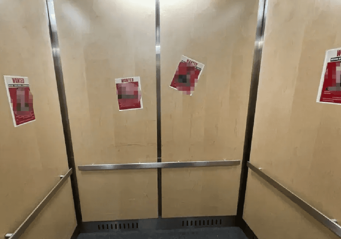 מסדרונות אונ' בניו יורק התמלאו בעלוני 'מבוקשים' של חברי סגל יהודים