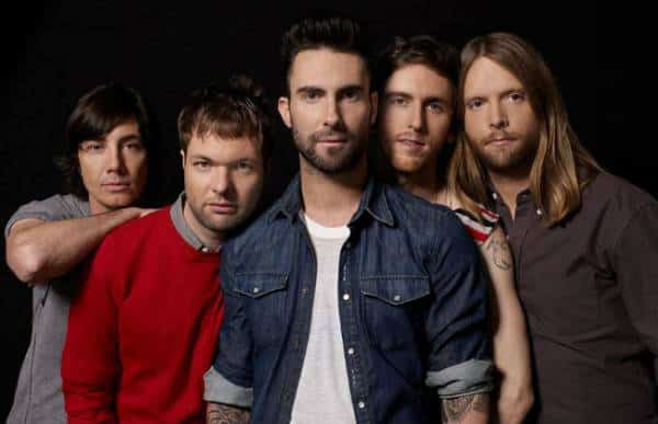 גם אדם לוין מגיע: מארון 5 יורדים דרומה לדאלאס, טקסס, להופעה עם להיטים מהאלבום האחרון 