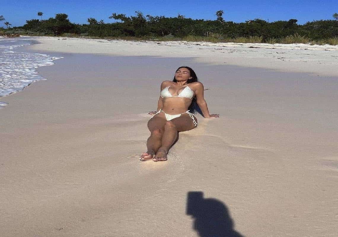 קים קרדשיאן בתמונת ביקיני חדשה, והעוקבים עלו על פרט מפתיע במיוחד 