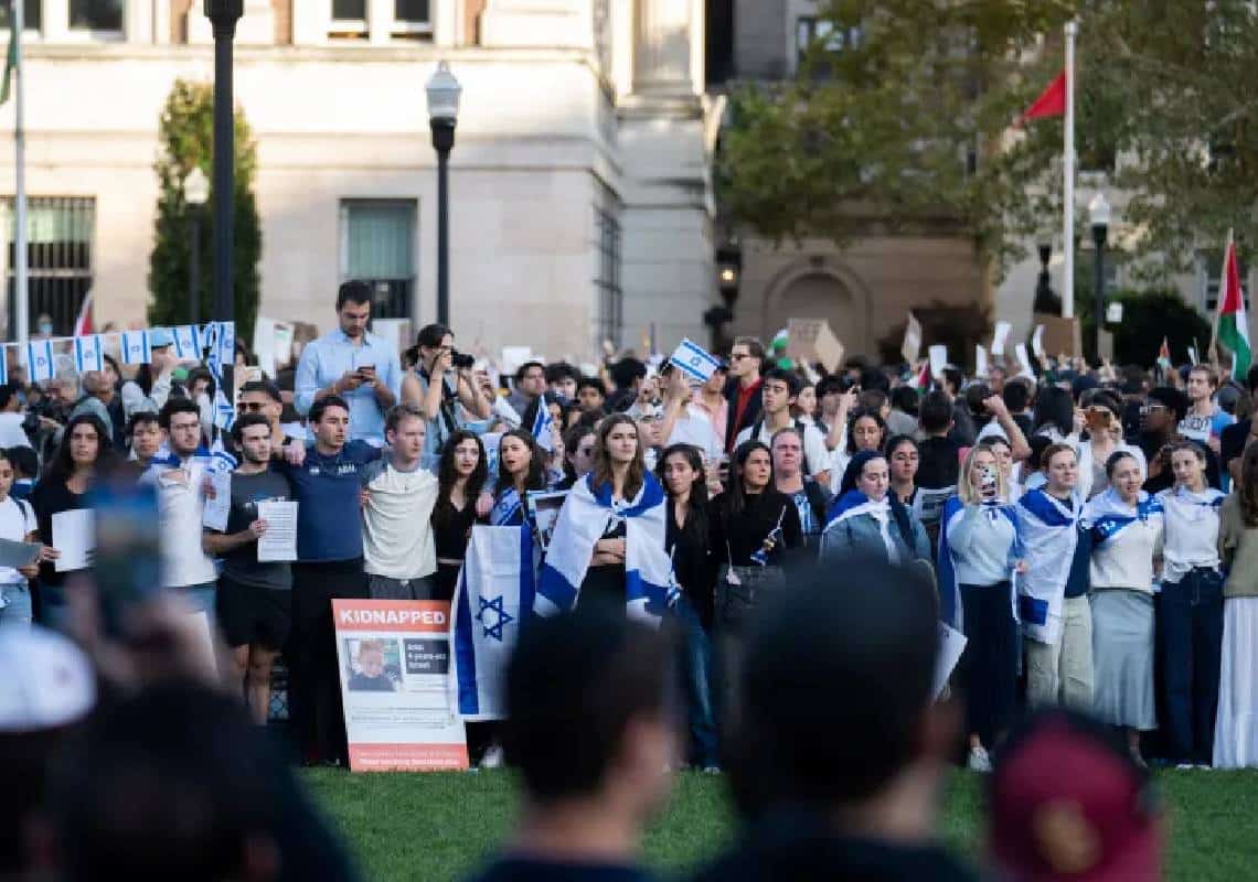 דור תחת לחץ: המחיר הנפשי שמשלמים בני נוער יהודים בארה"ב