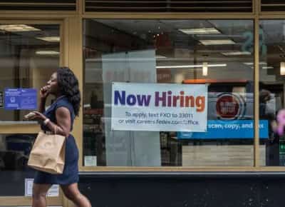 שוק העבודה האמריקאי מפתיע כלפי מעלה – אך סימני האזהרה מתגברים