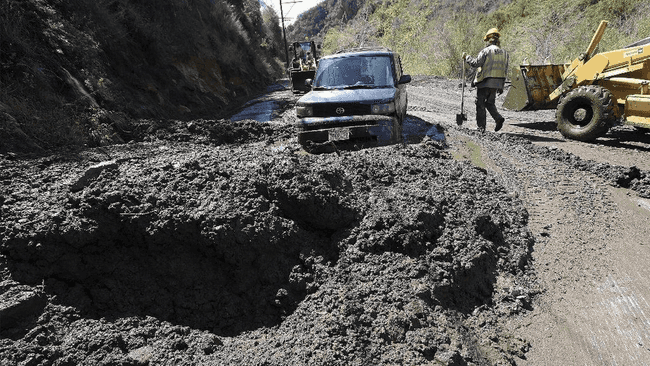 לוס אנג'לס: "סופת השנה" הגיעה למחוז. כמויות שיא של משקעים, עשרות אלפי תושבים פונו מבתיהם