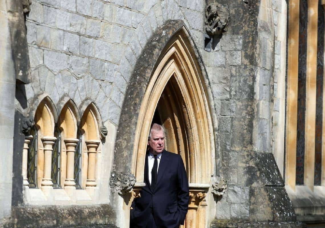 זה קורה: שפחת-המין של אפשטיין תובעת בביהמ"ש את הנסיך אנדרו בגין התעללות מינית