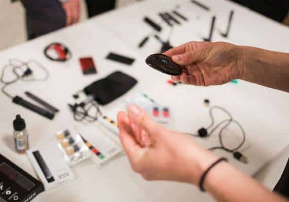 לא נגמלים: תלמידי התיכון מתמכרים לעזרים שנועדו לסייע למפסיקים לעשן