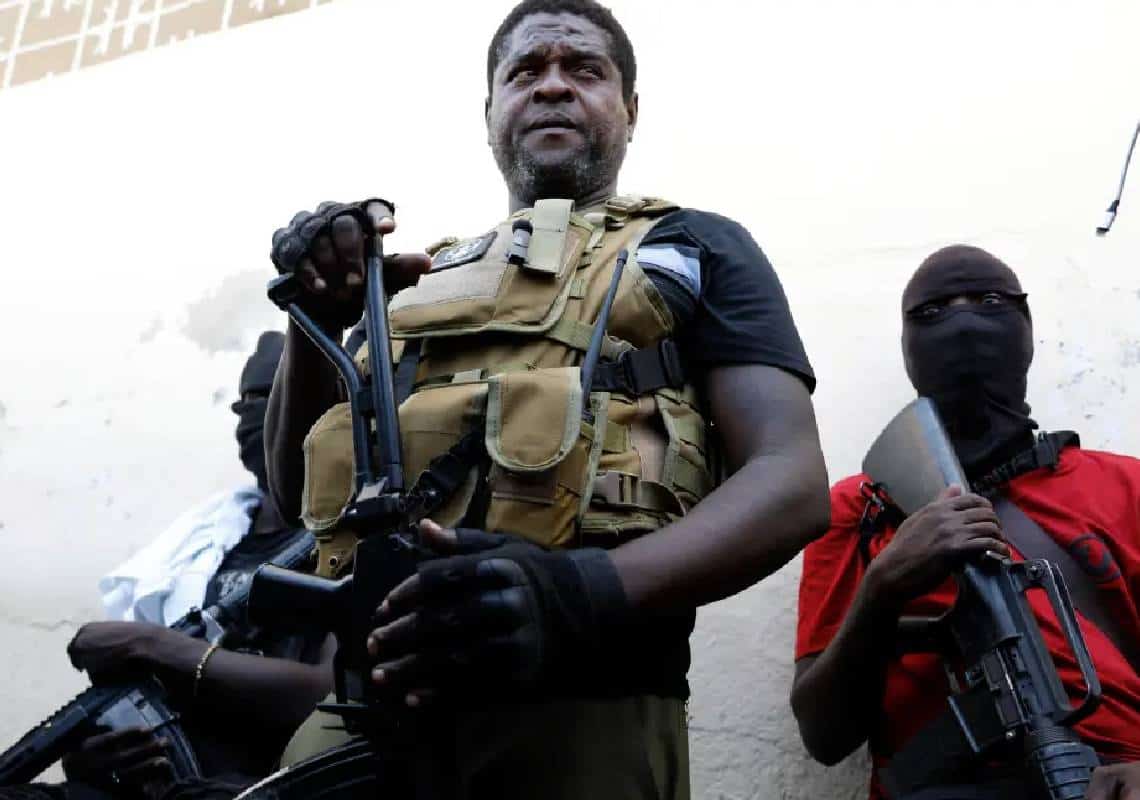 האמריקאים פונו במסוקים: מנהיג כנופיה המכונה 'ברביקיו' הוא כעת האיש החזק ביותר בהאיטי