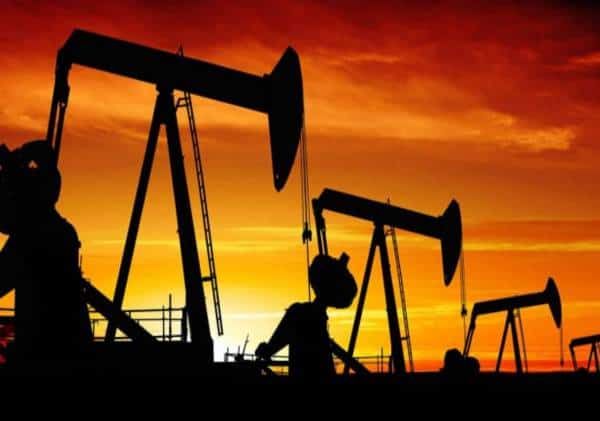 הטלטלה בשווקים נמשכת: הנפט שובר שיאים שליליים, פחות מ-15 דולר לחבית