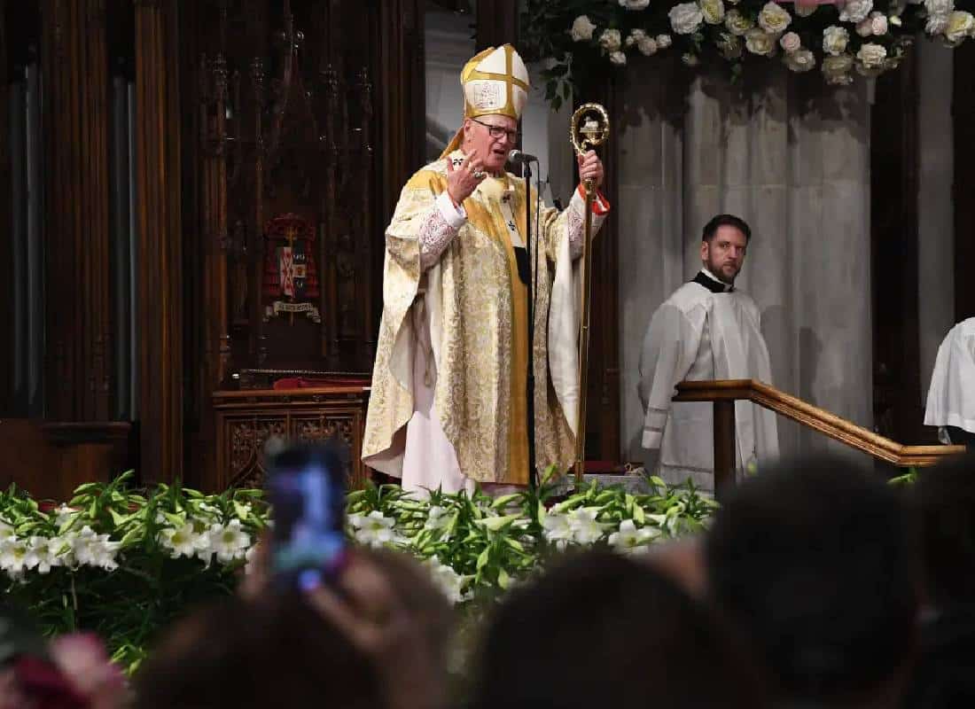 הכנסייה הקתולית בניו יורק במשבר: מפטרת עובדים כדי לממן פיצויים לקורבנות התעללות מינית