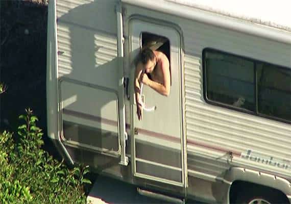 לוס אנג'לס: נעצר חשוד בפריצה וגניבה שהתבצר בקראוון