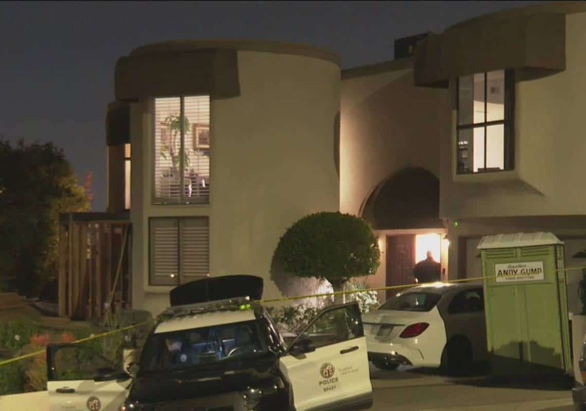רצח בוואלי לוס אנג'לס: גבר נורה למוות באנסינו, בן 60 נעצר בחשד למעורבות