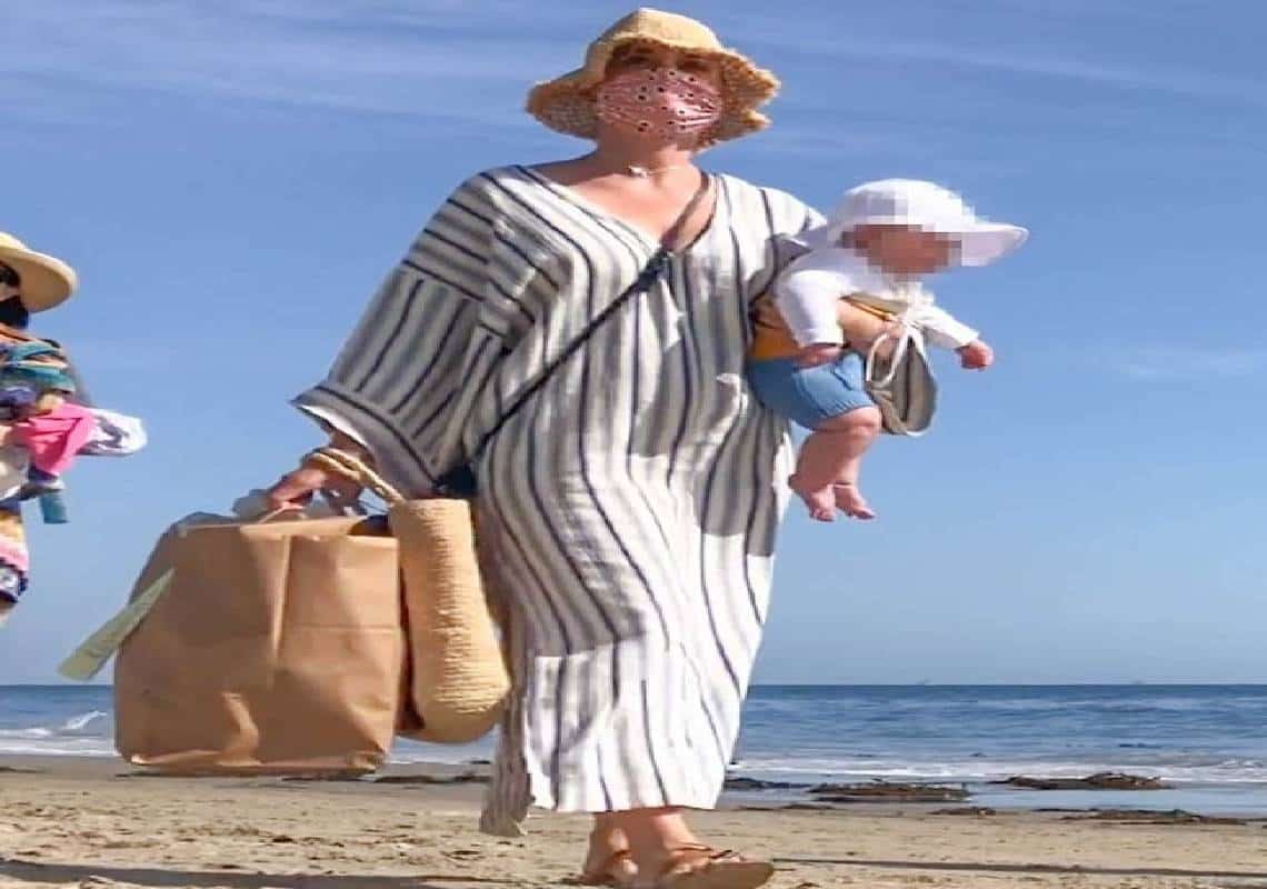 נהנים על חוף הים: קייטי פרי ואורלנדו בלום בטיול ראשון לים עם בתם 