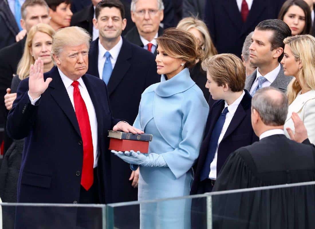 חשיפה: עורך דינו של טראמפ בודק אפשרויות לכהונה שלישית בבית הלבן