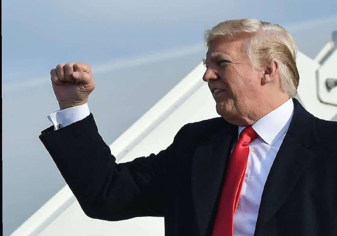 "לוקח בהליכה": טראמפ מוביל בפער עצום על יתר הרפובליקנים בסקר נשיאות חדש - "למעלה מחצי מהקולות מול 15 מועמדים"