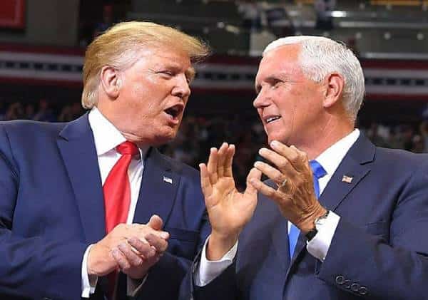 מתמעטים סיכויי ההדחה: טראמפ ופנס השלימו - "הם יצאו צוחקים מהחדר הסגלגל"