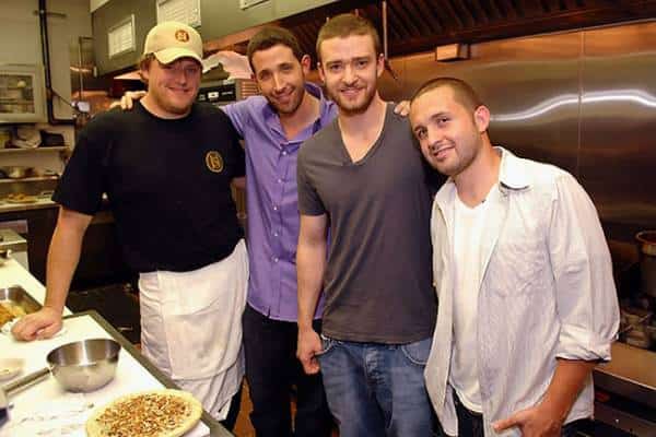 איך אומרים 'טעים' במפורסמית? על הסיבה שגורמת לסלבריטאים לפתוח מסעדות 