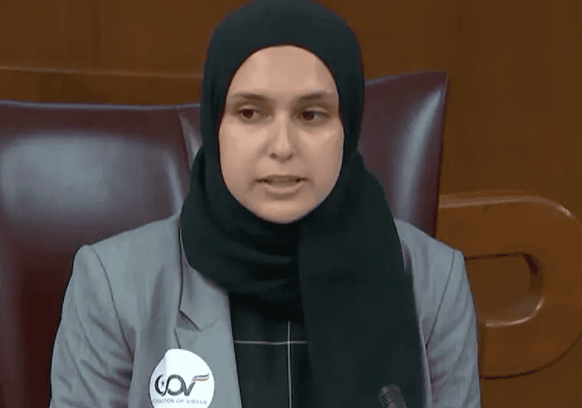 הורים וילדים מוסלמים יוצאים נגד תוכניות לימודים על קהילת הלהט"ב