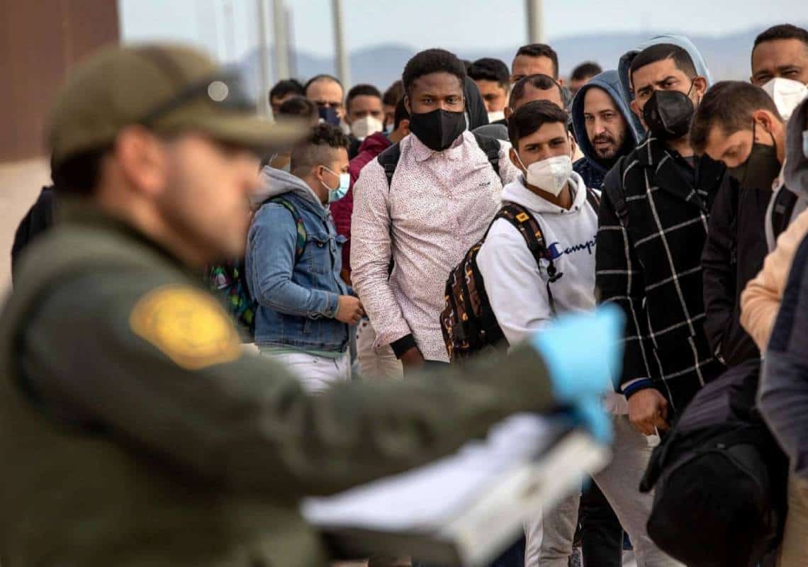 ממשל ביידן מחדש את הניסיונות לבטל את מדיניות 'הישארו במקסיקו'