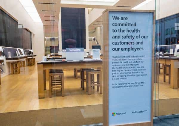 לאחר עשר שנות התרחבות כלכלית: המשק האמריקאי איבד 700 אלף משרות, אחוז האבטלה זינק