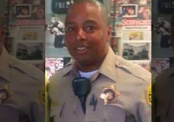 לוס אנג'לס: שוטר חשוד בקבלת שוחד תמורת הגנה על סוחרי סמים