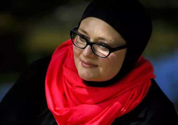 דרום קליפורניה: האישה המוסלמית שתבעה את המשטרה בגין "פגיעה בזכויות הדתיות" תקבל עשרות אלפי דולרים