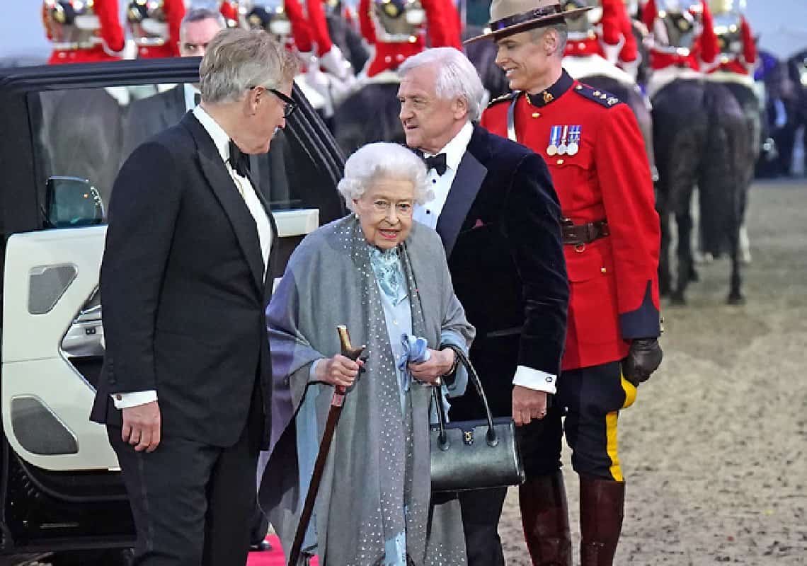 נראית במיטבה: המלכה אליזבת חוגגת יובל