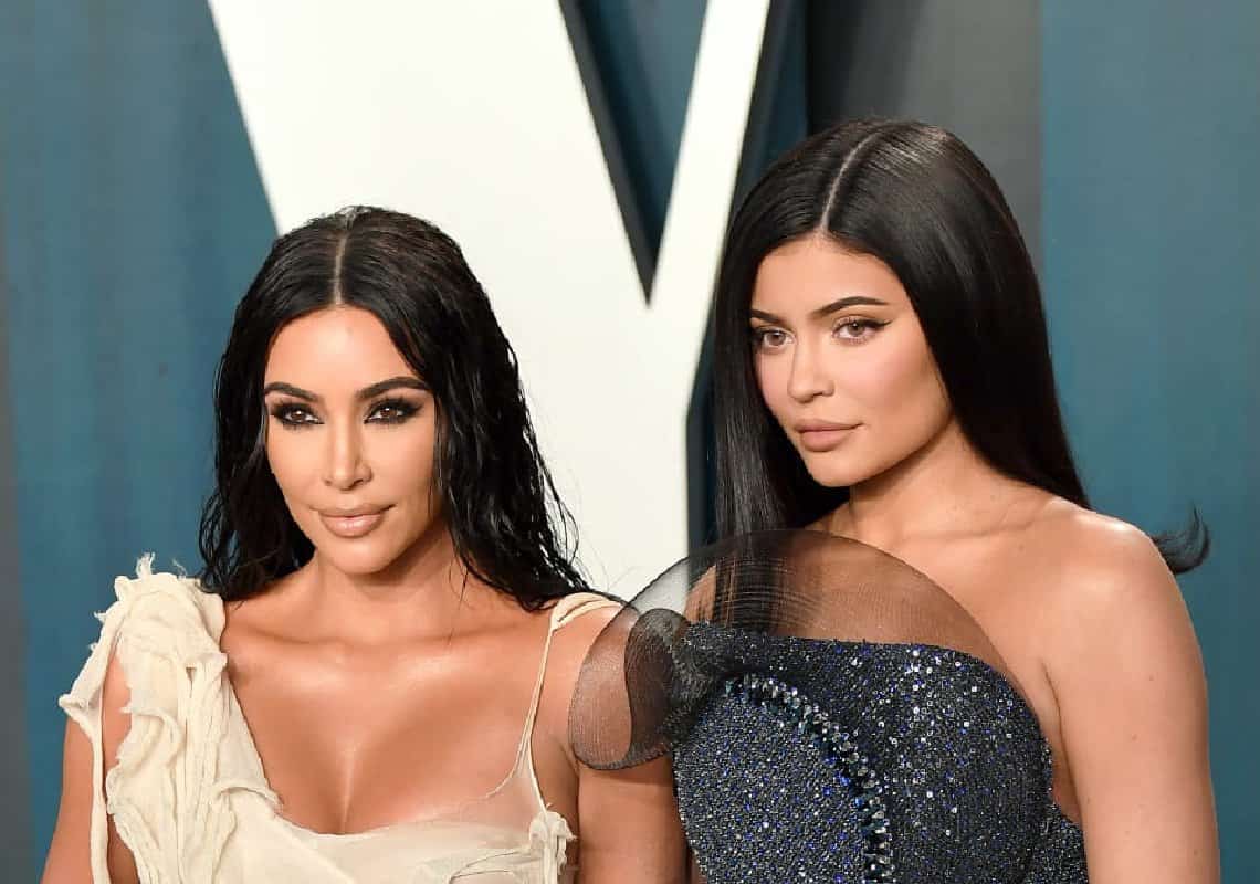 אופס: קים קרדשיאן וקיילי ג׳נר בקרב חתולות תקשורתי