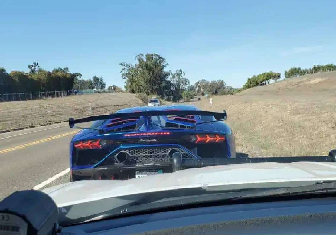 נהג למבורגיני קיבל דו"ח על נסיעה במהירות 152 מייל לשעה (254 קמ"ש) בכבישי סנטה ברברה