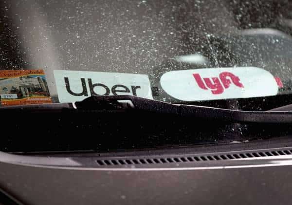 קליפורניה: גבר התחזה לנהג אובר ותקף מינית