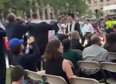 סטודנטים יהודים נטשו טקס סיום במכון הטכנולוגי של מסצ'וסטס בשל האשמות אנטישמיות 