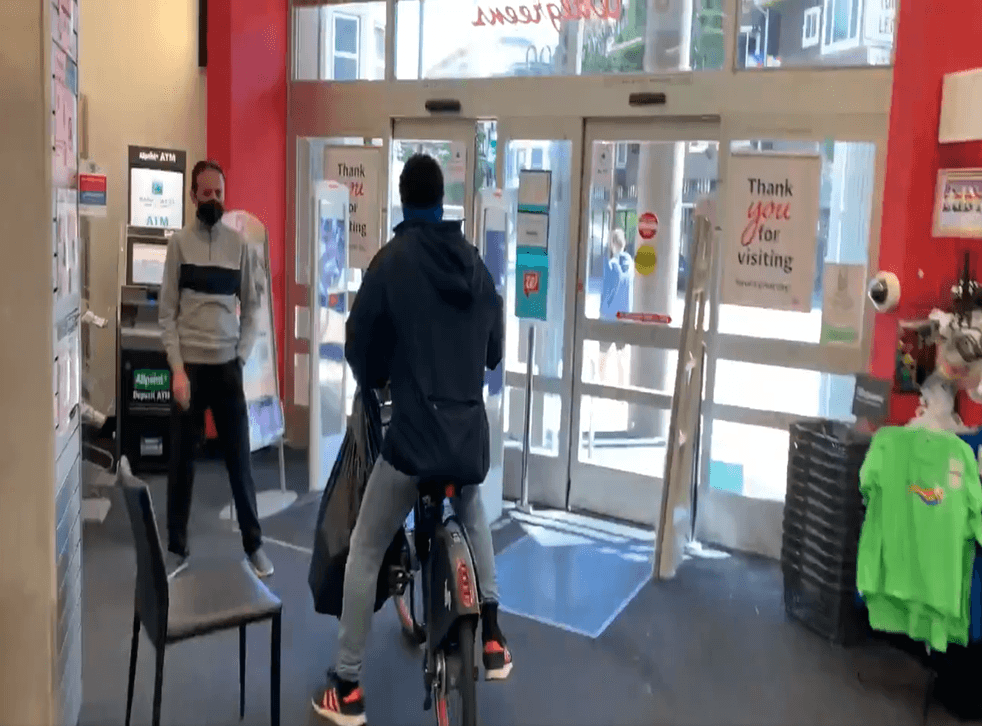 אין דין ואין דיין: איך הפכה סן פרנסיסקו לגן עדן לפשע קמעונאי מאורגן? סרטון שצולם ב״וולגרינס״ מסעיר את הרשת