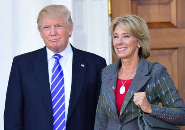 בניגוד לרצונה של שרת החינוך, הממשל יוותר על החזרי הלוואה בגובה 150 מיליון דולר