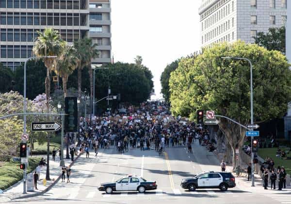 לוס אנג'לס: גל ההפגנות השקטות נמשך, העוצר יבוטל