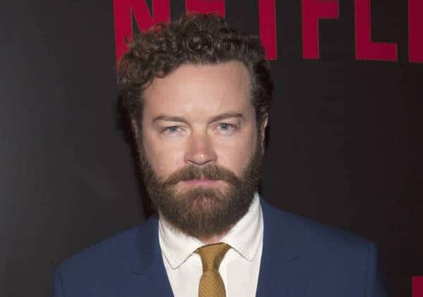 רשמית: כוכב "מופע שנות ה-70" מואשם באונס 3 נשים