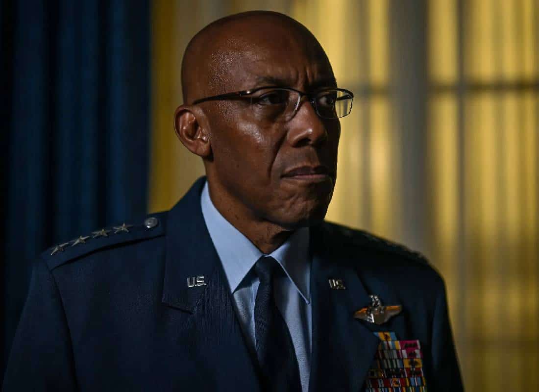 טלטלה בפנטגון: טראמפ מפטר את ראש המטות המשולבים ושישה בכירים נוספים