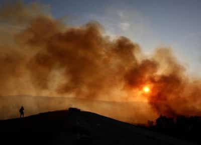 לוס אנג'לס: השריפות באגן ספולוודה יוצאות מכלל שליטה - תושבי אנסינו דורשים פעולה מיידית