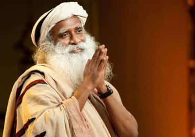 הוגה רוחני הודי מזהיר: איכות מי השתייה בארה"ב היא מחדל פלילי