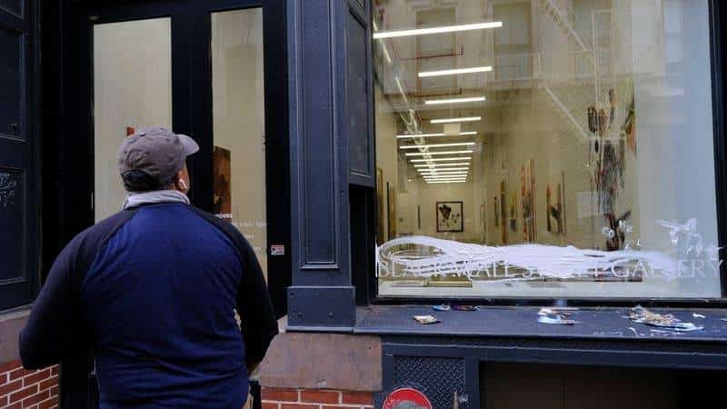 ״אי אפשר למחוק את ההיסטוריה״: תערוכה לזכר קורבנות הטבח בטולסה הושחתה בניו יורק