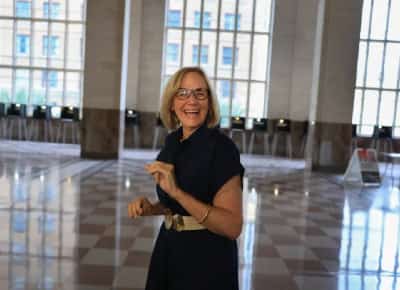 רעידת אדמה פוליטית במיאמי: איילין היגינס נבחרה לראשת העיר – הניצחון הדמוקרטי הראשון זה 27 שנה