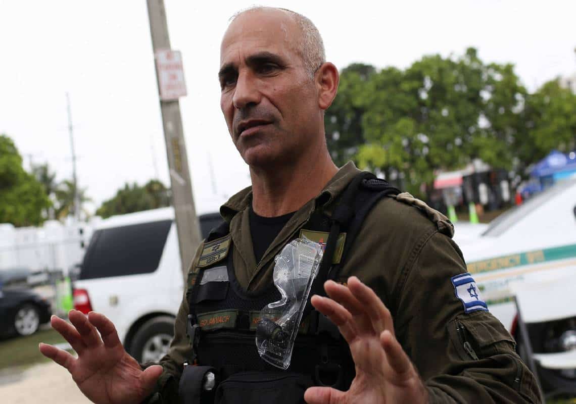 פלורידה: ראש משלחת החילוץ הישראלית התראיין לתקשורת האמריקאית - "אין הרבה סיכוי למצוא ניצולים"