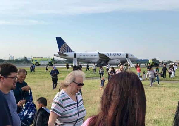 טיסת יונייטד ביצעה נחיתת חירום בניוארק, שדה התעופה הושבת במשך שעות ארוכות