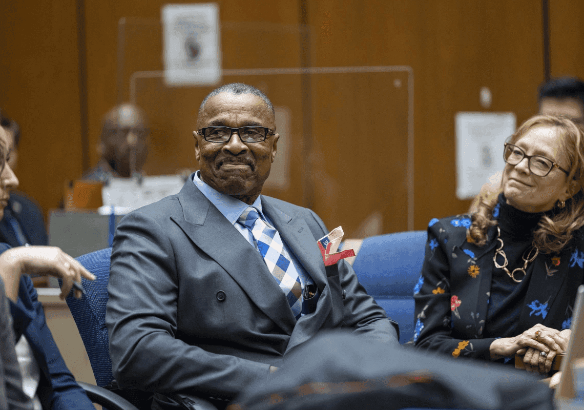 האיש שישב 38 שנים בכלא אל.איי - הוכרז רשמית כחף מפשע: "רוצה להנות מהחיים שנותרו לי"