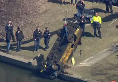 סודות בנהר השיקגו: כמאה מכוניות אותרו בקרקעית במהלך חיפושים אחר זוג שנעלם לפני 55 שנה