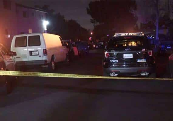 לוס אנג'לס: אישה נפגעה ממכונית חולפת בעת שחיפשה אחר כלב שברח