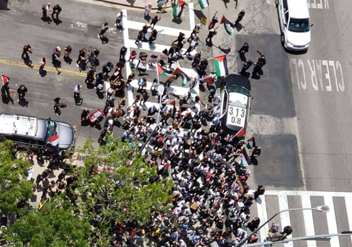 מאות פעילים פרו פלסטינים הקיפו את בניין הקונסוליה בלוס אנג'לס; ישראלים חששו להגיע למקום