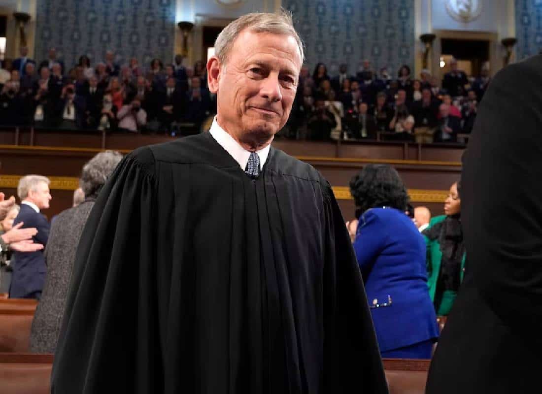 "הדמוקרטיה בסכנה": נשיא בית המשפט העליון האמריקאי מזהיר מפני איומים על עצמאות השופטים