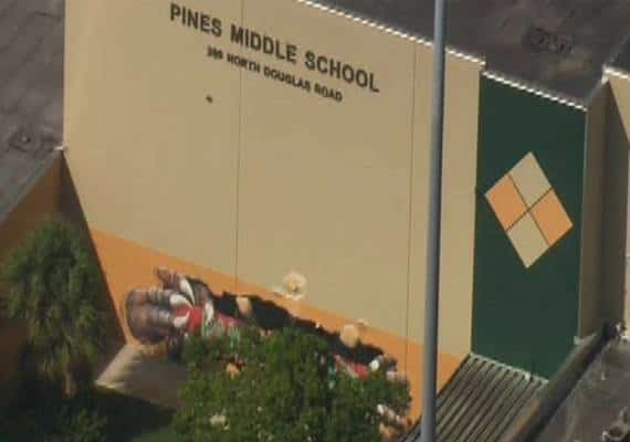 דרום פלורידה: בן 13 נעצר לאחר שאיים לבצע אירוע ירי המוני בבית ספרו