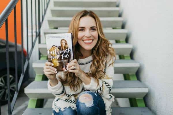 תשכחי מריקי גל ו"היי שקטה": הכירי את רייצ'ל הוליס ואת הספר שילמד אותך איך תהיי שמחה