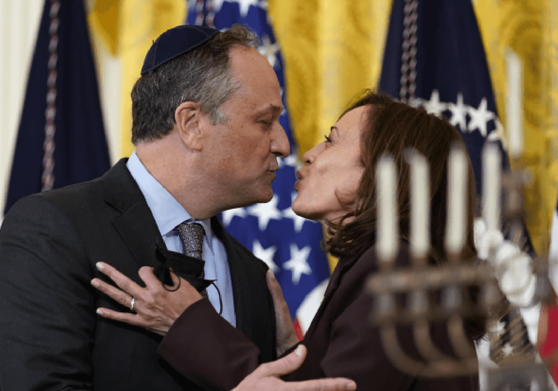 טראמפ מסכים: בעלה של קמלה האריס הוא "יהודי גרוע"