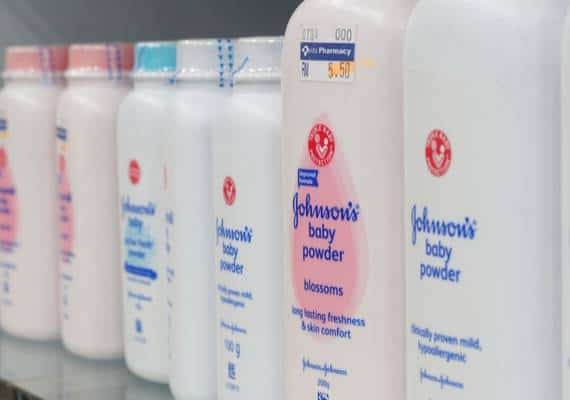 מכה קשה ל-Johnson & Johnson: חויבה לשלם 29 מיליון בתביעת פיצויים